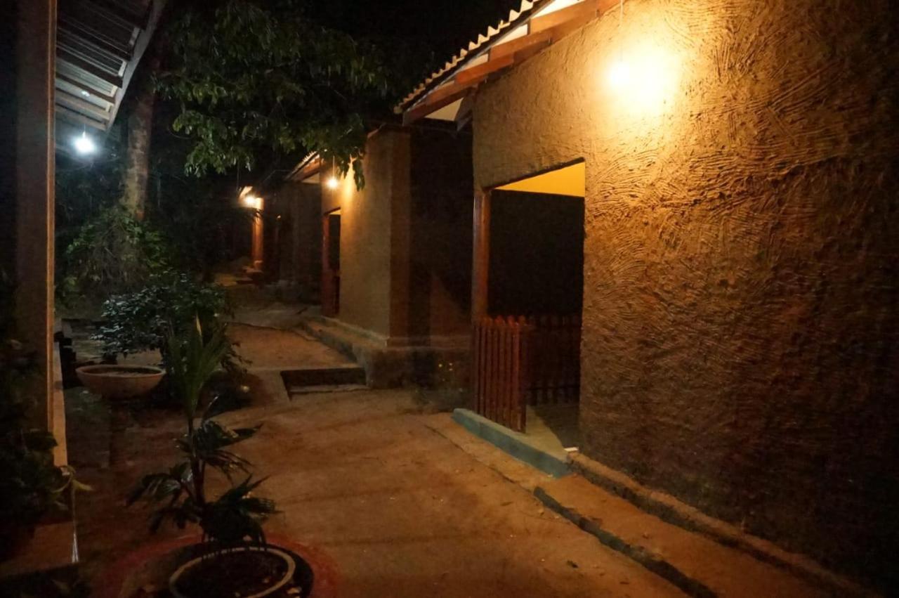 Agoura Hills Hotel Курунегала Екстериор снимка